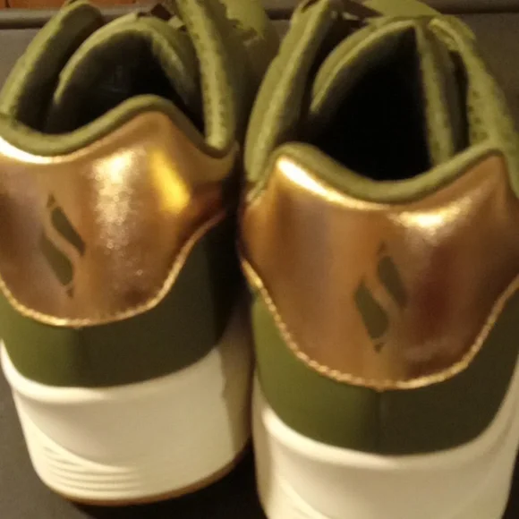 Skechers Street Faux Leather Sneakers Size 11 Brand New - Picture 7 of 9